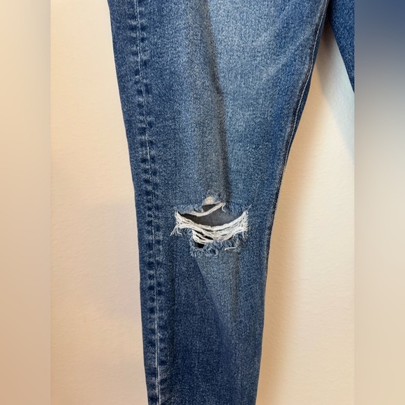 💕American Eagle High Waist Stretch Mom Jeans - Picture 4 of 10